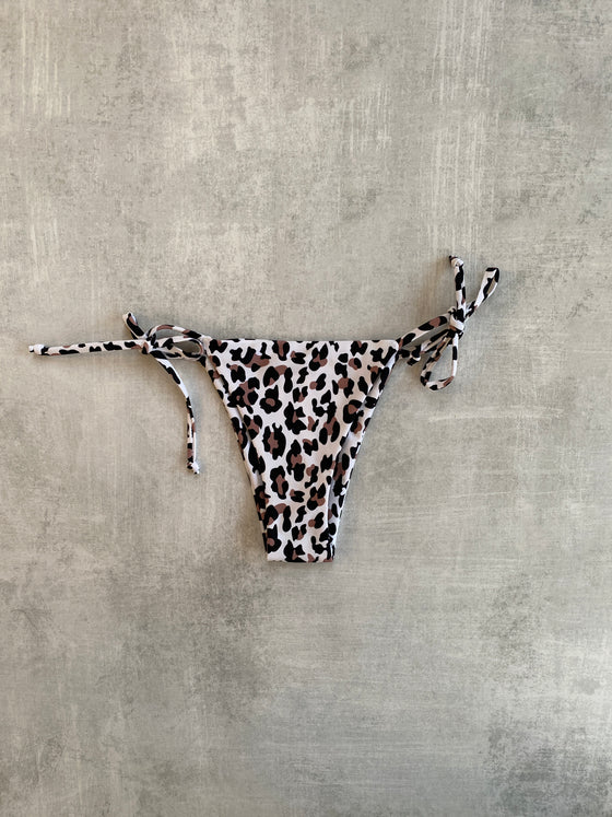 Leia String Bottom - Snow Leopard